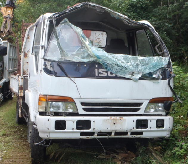 トラック事故車